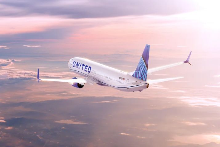 How to Change the Name on a United Flight from Chicago to Paris?